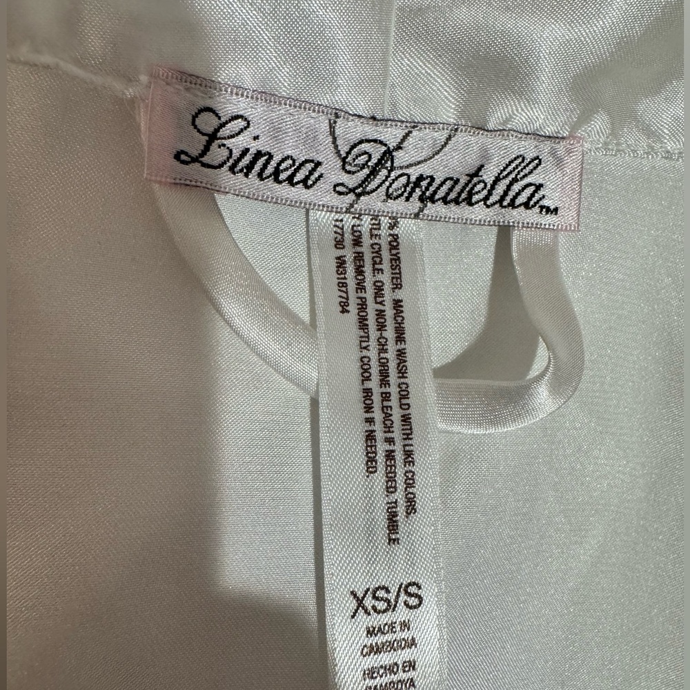 BRIDE White Silky Embroidered Robe - Picture 6 of 6
